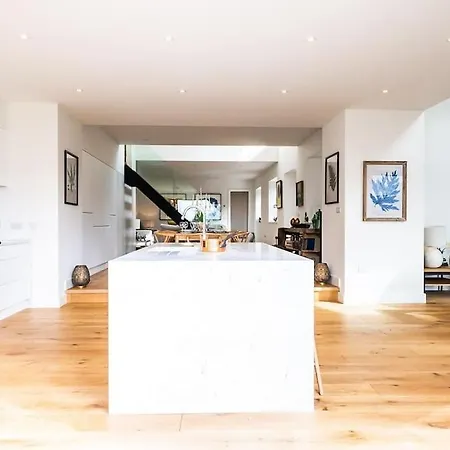Luxury Barn Conversion With Sea And Bay Views Holiday home Flushing
